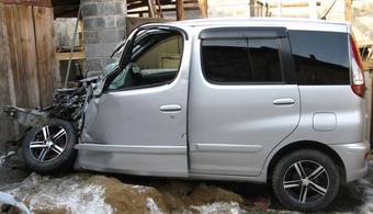 2003 Toyota Funcargo Pictures