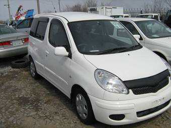 2003 Toyota Funcargo Images