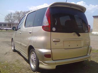 2003 Toyota Funcargo Pictures