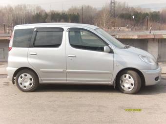 2003 Toyota Funcargo Pictures