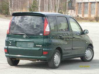 2003 Toyota Funcargo Pictures