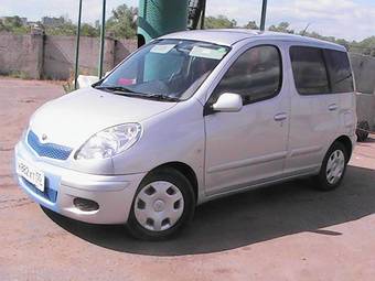 2003 Toyota Funcargo Pictures