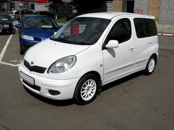 2003 Toyota Funcargo Pictures
