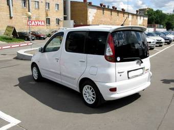 2003 Toyota Funcargo Pics