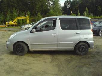 2003 Toyota Funcargo Photos