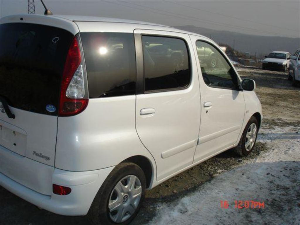 2004 Toyota Funcargo