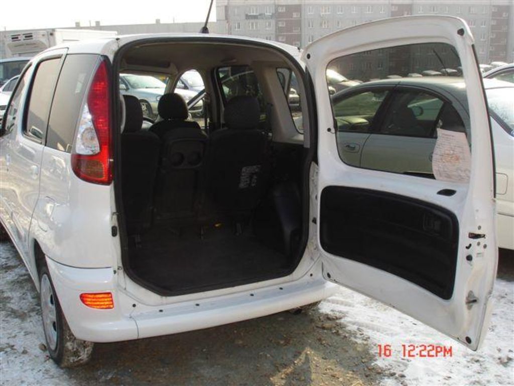 2004 Toyota Funcargo