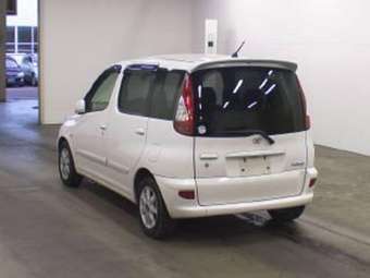 2004 Toyota Funcargo Photos