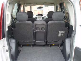 2004 Toyota Funcargo Photos