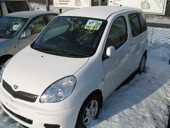 2004 Toyota Funcargo Photos