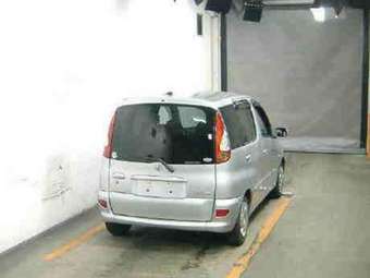 2004 Toyota Funcargo Photos