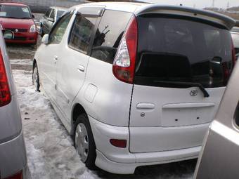 2004 Toyota Funcargo Pictures