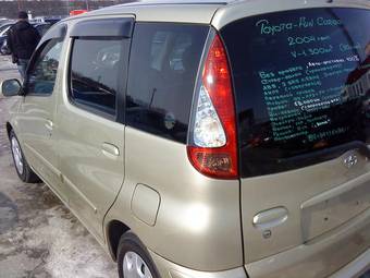 2004 Toyota Funcargo Images