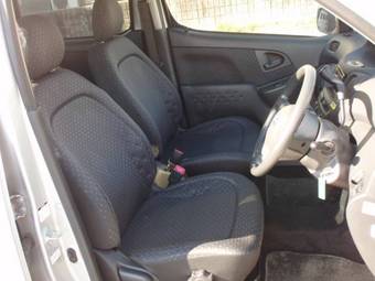 2004 Toyota Funcargo Photos