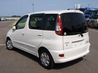 2004 Toyota Funcargo Photos