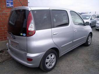 2004 Toyota Funcargo Photos