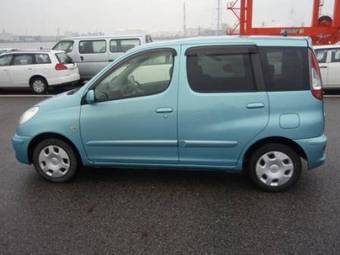 2004 Toyota Funcargo Pictures