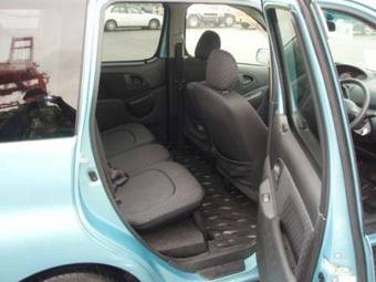2004 Toyota Funcargo Photos