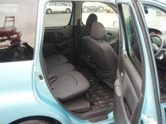 2004 Toyota Funcargo Photos