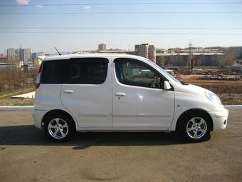 2004 Toyota Funcargo Photos