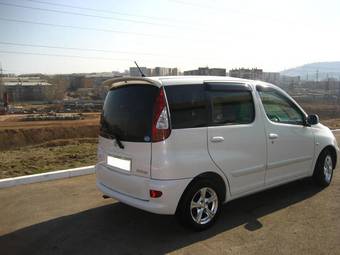 2004 Toyota Funcargo Pictures