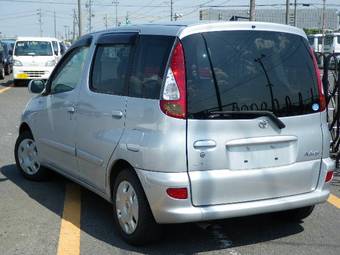 2004 Toyota Funcargo Photos