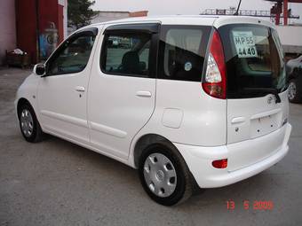 2004 Toyota Funcargo Pics