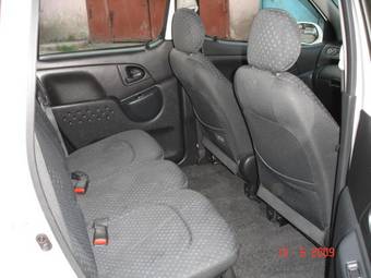 2004 Toyota Funcargo Photos