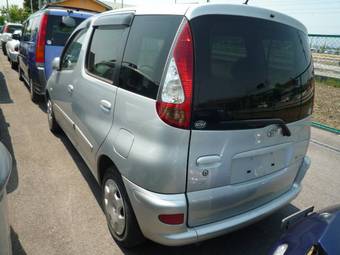 2004 Toyota Funcargo Photos