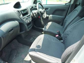 2004 Toyota Funcargo Pictures