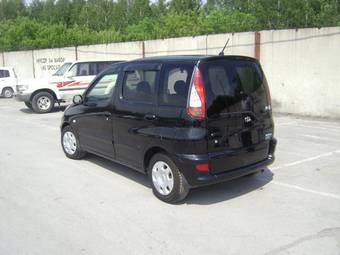 2004 Toyota Funcargo Pictures