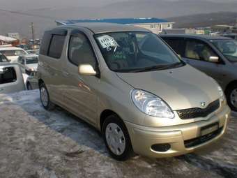 2005 Toyota Funcargo Pictures