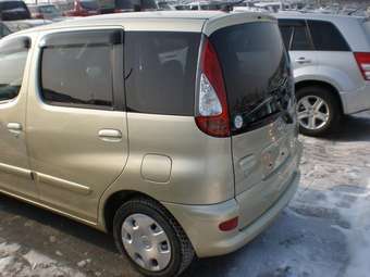 2005 Toyota Funcargo Photos