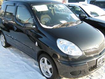 2005 Toyota Funcargo Photos