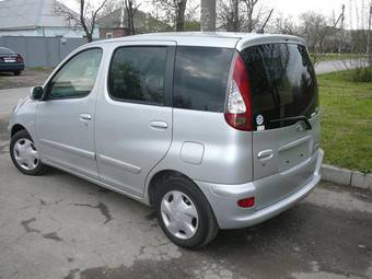 2005 Toyota Funcargo Images