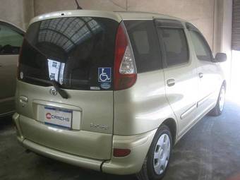 2005 Toyota Funcargo Images