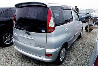 2005 Toyota Funcargo Images