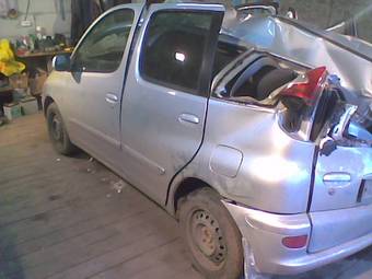 2005 Toyota Funcargo Photos