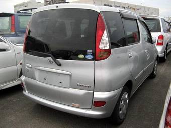 2005 Toyota Funcargo Photos