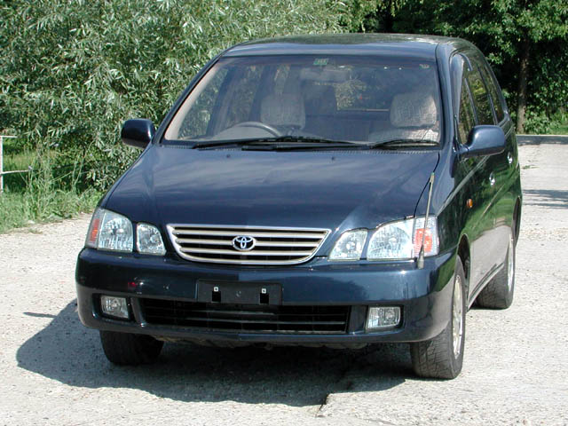 1998 Toyota Gaia Photos