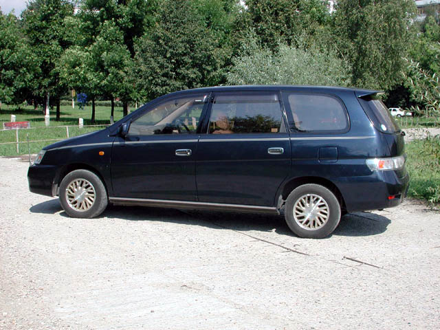 1998 Toyota Gaia Photos