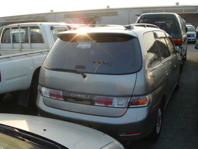 1998 Toyota Gaia Photos