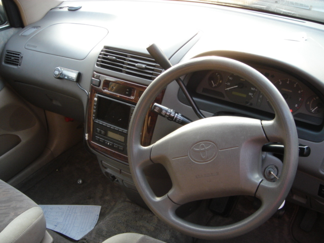 1998 Toyota Gaia Photos