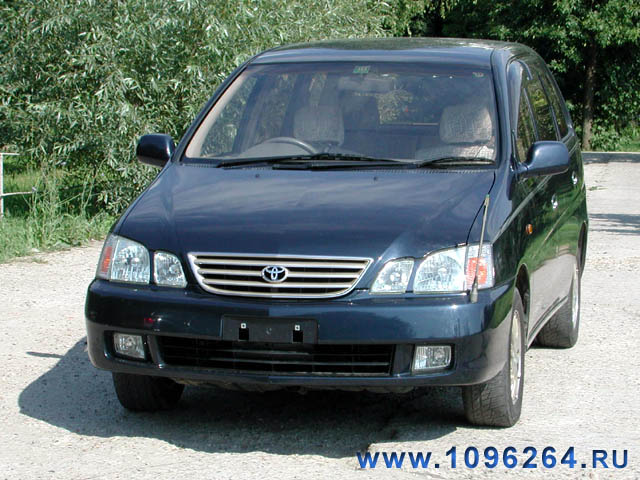 1998 Toyota Gaia Pictures