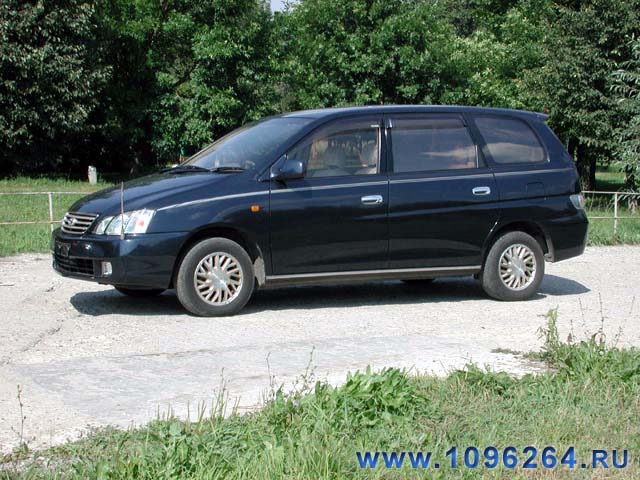 1998 Toyota Gaia Pictures