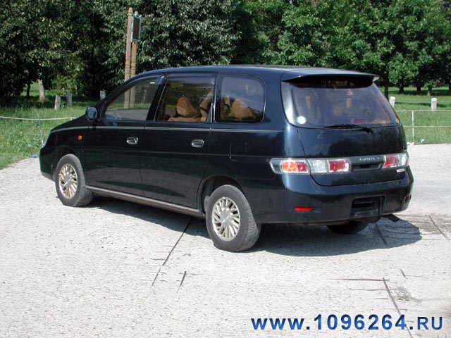 1998 Toyota Gaia Pictures