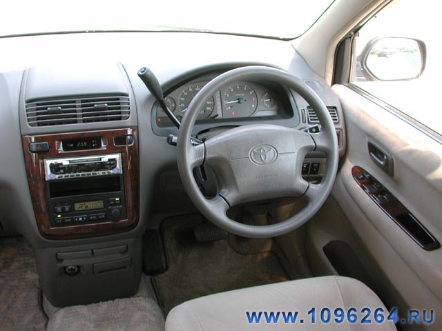 1998 Toyota Gaia Photos