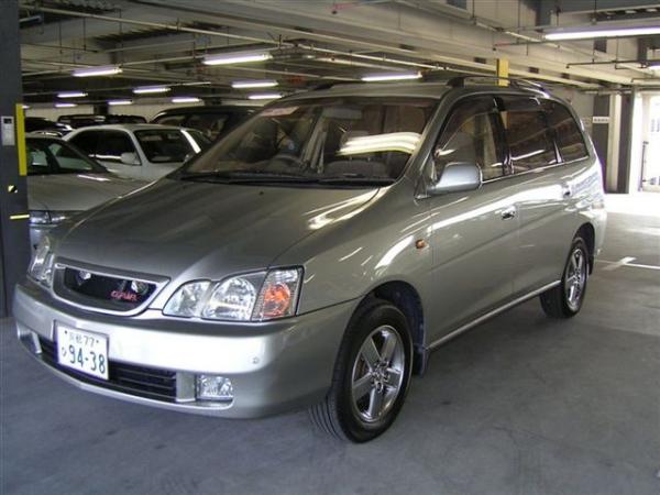 1998 Toyota Gaia Pictures