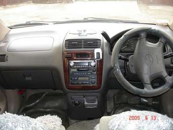 1998 Toyota Gaia Pictures