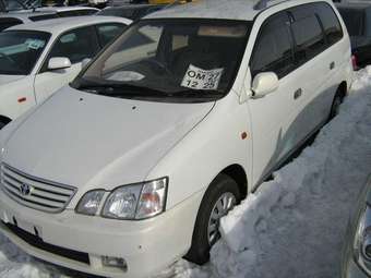 1998 Toyota Gaia Photos